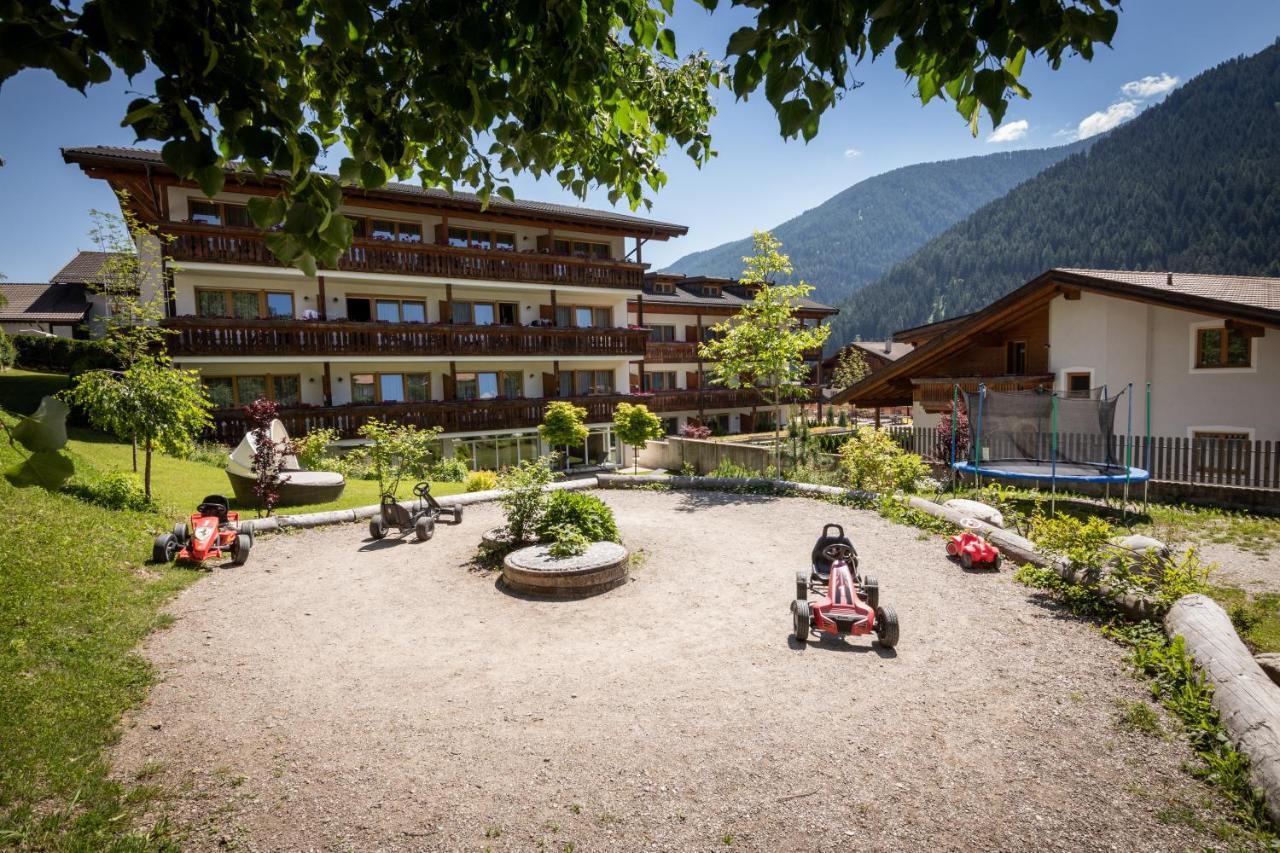 Familienhotel Viktoria San Nicolò d'San Nicolò d'Ultimo Eksteriør billede